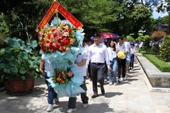 Overseas Vietnamese youth pay respect to President Ho Chi Minh