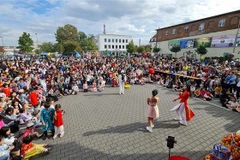 Mid-Autumn Festivals held for Vietnamese children in France, Germany