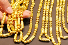 Thais to cut spending on gold during Lunar New Year Festival