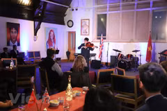 Vietnamese students join exchange programme in UK