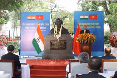 Indian Consulate General inaugurates Mahatma Gandhi's bust in HCM City