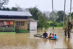 Malaysia floods force over 9,000 to evacuate