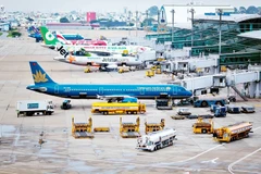 Flights diverted, delayed due to bad weather at Tan Son Nhat airport