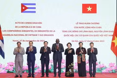 Cuban State’s orders, medals bestowed upon Vietnamese NA leaders