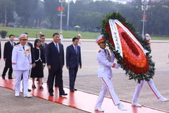 Chinese Party General Secretary and President pays tribute to President Ho Chi Minh