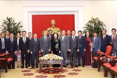 Vietnamese, Lao Party commissions strengthen cooperation