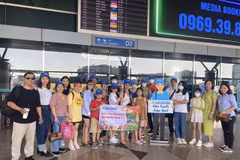 18,000 tourists spend 18.3 mln USD on outbound tours during Tet