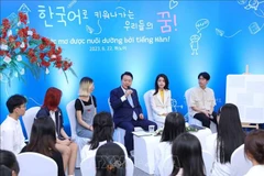 RoK President talks to Hanoi students