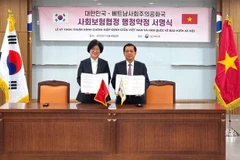 Vietnam, RoK sign deal to implement bilateral agreement on social insurance