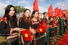 Central Highlanders stay united against crimes, hostile forces