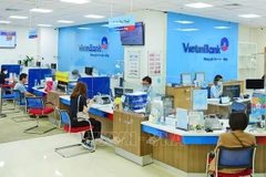 Almost all banks cut 6-month deposit interest rate to below 8%/year