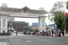 Activities at Lao Cai int’l border gate surge toward year-end