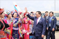 Prime Minister returns to Hanoi after attending CAEXPO, CABIS in China