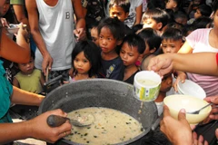 Hungry Philippine families fall to 9.8% in Q3