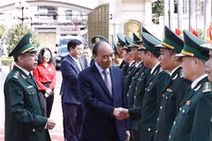 President examines Dak Lak border guard force’s combat readiness ahead of Tet