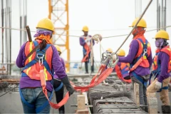 Thailand considers raising minimum daily wage