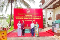 NA Chairman's gifts presented to Vietnamese in four southern provinces of Laos