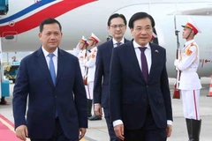 Cambodian PM arrives in Hanoi, starts official visit to Vietnam