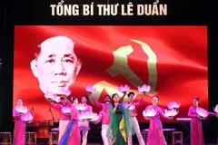 President attends art programme commemorating late Party leader Le Duan