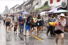 Lao people ring in traditional New Year with a splash