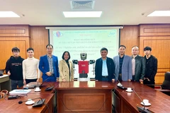 Vietnamese scientists manufacture intelligent humanoid robot