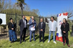 Famous photographer introduces Vietnamese beauty to French friends