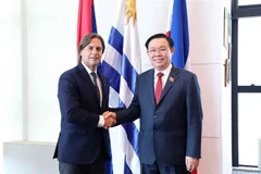 Top Vietnamese legislator meets with Uruguayan President 