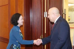 Vietnamese, Cuban Party officials hold talks