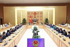 PM meets with chiefs of Vietnamese representative offices abroad