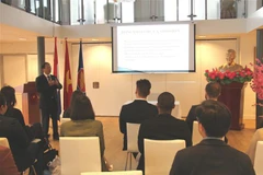 Vietnam’s external policy introduced to law students in The Hague