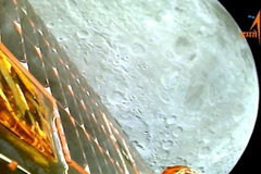 Vietnamese leaders congratulate India on spacecraft's successful landing on moon