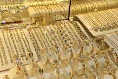 Domestic gold prices hit new record high