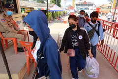 Thailand extends stay for migrant workers