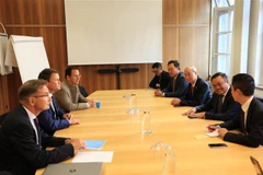 Hanoi delegation pays working visit to Switzerland