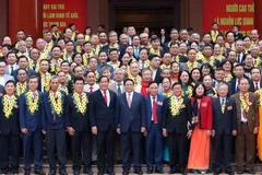 PM hails elderly people’s efforts in boosting economic development