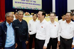 President meets voters in Da Nang city