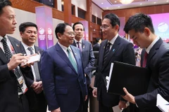 PMs of Vietnam, Japan meet on sidelines of 43rd ASEAN Summit