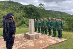 Vietnamese, Chinese border stations conduct joint border line patrol