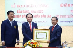 Lao orders, medals presented to members of Ministry of Home Affairs