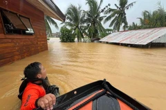 Floods raging in Philippines, Malaysia