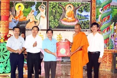 Soc Trang authorities extend congratulations to Khmer community on Sene Dolta festival