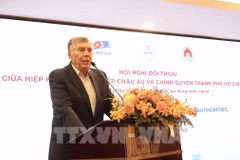 HCM City removes hindrances to work permit issuance for foreigners