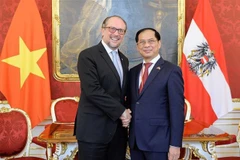 Foreign minister meets Austrian counterpart