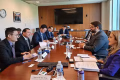 Party information-education commission delegation visits US