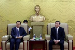 Vietnam, China enhance communications work on special ties