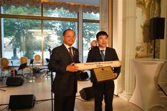  Precious artifacts related to Ho Chi Minh presented to Party office