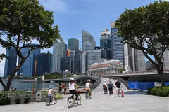 Singapore's temperature hits 40-year high