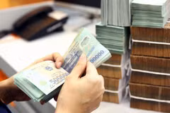 Base salary for civil servants, public employees rises to 1.8 million VND from July 1