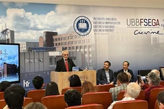 Romanian politician’s book offers overview of Vietnam 