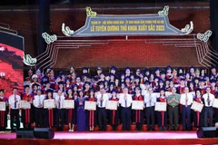 Hanoi honours 96 valedictorians from universities 
